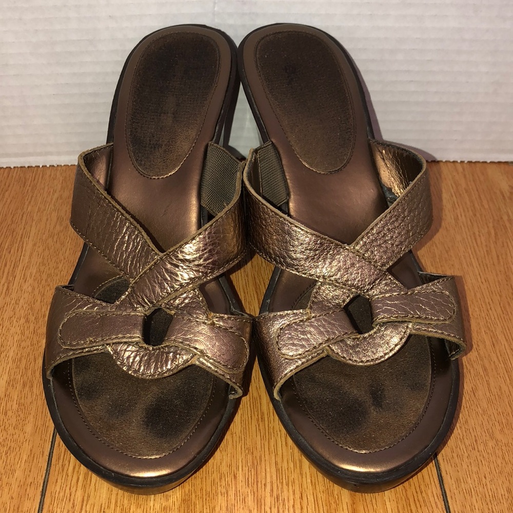 Nine West Dark Gold Wedges